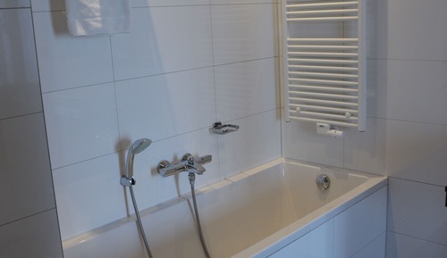 Chambre Deluxe, 2 lits une place, baignoire