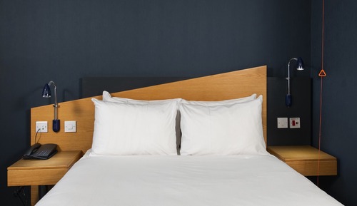 Chambre, 1 lit double, accessible aux personnes à mobilité réduite (with Free Hot Breakfast)