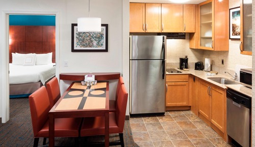 Suite, 2 chambres (Mobility/Hearing Access, Roll-In Shwr)