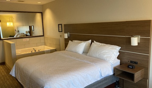 Chambre Standard, 1 très grand lit, baignoire