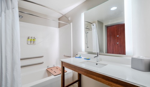 Chambre Standard, 1 très grand lit (Communications, Accessible Tub)
