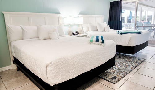 Chambre Double Deluxe, 2 grands lits, vue piscine (Pool view)