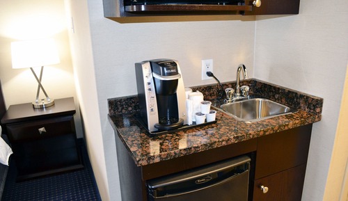 Suite, 1 très grand lit et 1 canapé-lit, baignoire à jets