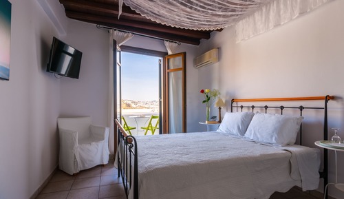 Chambre Supérieure, vue partielle sur la mer