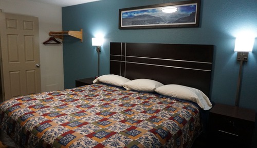 Chambre, 1 très grand lit, non-fumeurs