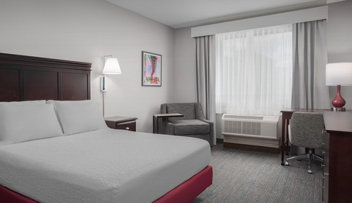 Chambre, 1 très grand lit, accessible aux personnes à mobilité réduite, non-fumeurs