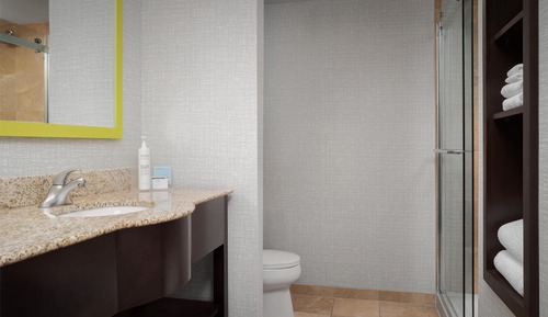 Chambre, 1 très grand lit, accessible aux personnes à mobilité réduite