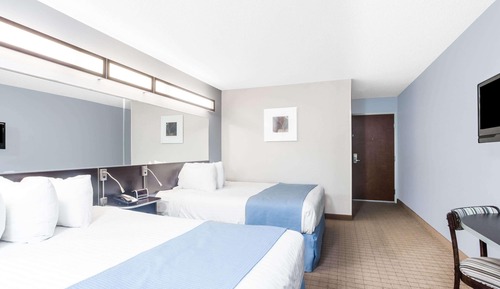 Chambre, 2 grands lits, non-fumeurs (Mobility/Hearing, Roll-in Shower)