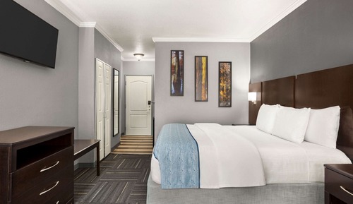 Chambre, 1 très grand lit, accessible aux personnes à mobilité réduite, non-fumeurs (Mobility)