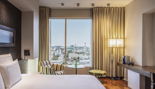 Swiss, Chambre, 1 très grand lit