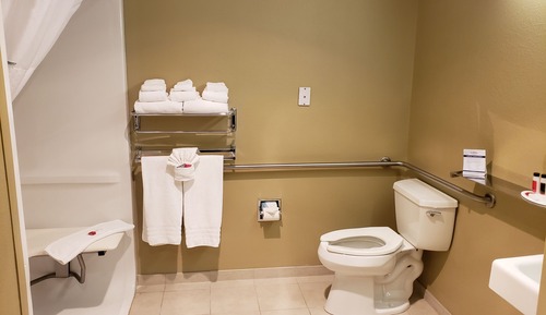 Chambre Standard, 2 grands lits, accessible aux personnes à mobilité réduite