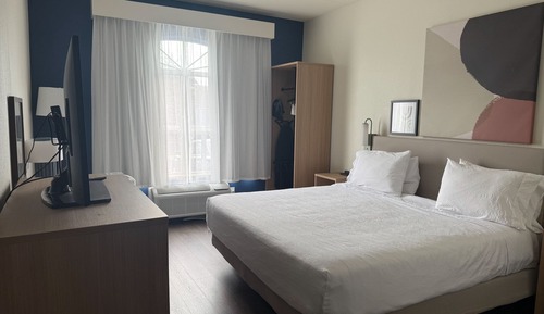 Chambre, 1 très grand lit (Mobility & Hearing, Roll-in Shower)