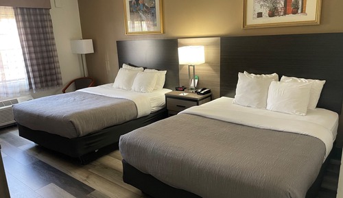Chambre, 2 grands lits, non-fumeurs (1st Floor, Roll In Shower)