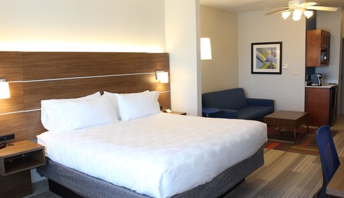 Suite, 1 très grand lit et 1 canapé-lit, accessible aux personnes à mobilité réduite (Mobility)