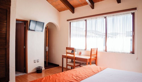 Chambre, 1 très grand lit