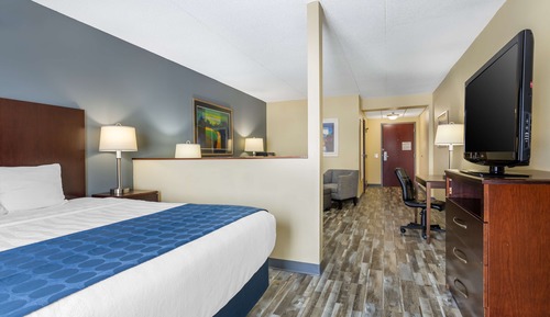 Suite, 1 très grand lit, accessible aux personnes à mobilité réduite, baignoire