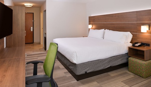Chambre Standard, 1 très grand lit, baignoire à jets
