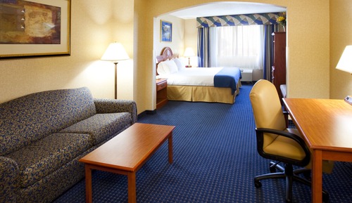 Suite, 1 très grand lit et 1 canapé-lit