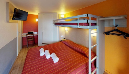 Chambre Standard, plusieurs lits (1 Double and 1 Single bed)