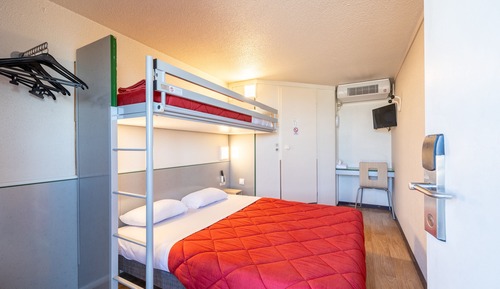 Chambre Standard, plusieurs lits (1 Double and 1 Single bed)