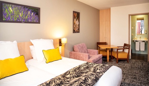 Chambre Familiale, 1 grand lit, non-fumeurs