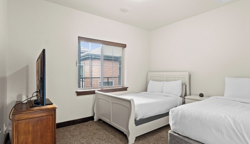 3 Bedroom Condo 2402