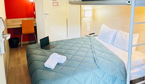 Chambre Standard, plusieurs lits (1 Double and 1 Single bed)