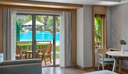 Chambre, 1 très grand lit, non-fumeurs, vue piscine (Terrace)