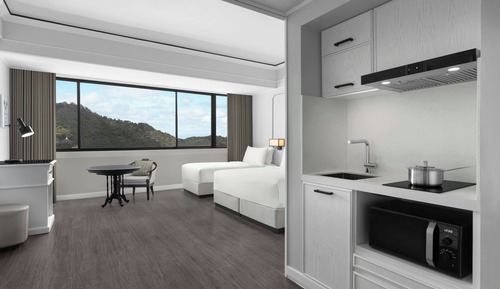 Chambre Familiale, 1 très grand lit, non-fumeurs, vue ville