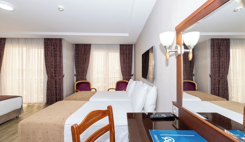 Chambre Quadruple Familiale, 1 chambre, non-fumeurs, vue ville