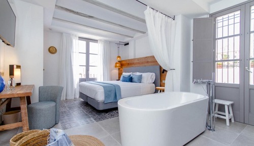 Chambre Double Supérieure, vue piscine