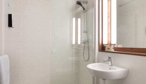 Next Generation, Chambre Standard, 1 lit double
