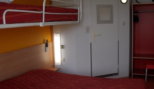 Chambre Standard, plusieurs lits (1 Double and 1 Single bed)
