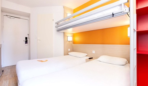 Chambre Standard, plusieurs lits (1 Double and 1 Single bed)