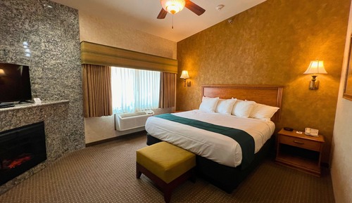 Suite Luxe, 1 très grand lit et 1 canapé-lit