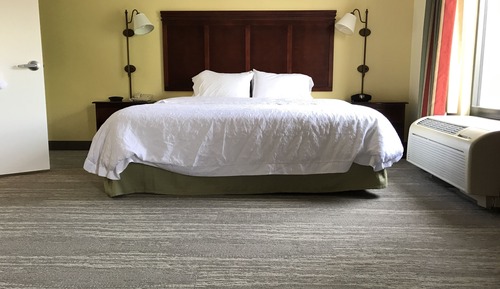 Chambre, 1 très grand lit, accessible aux personnes à mobilité réduite, non-fumeurs