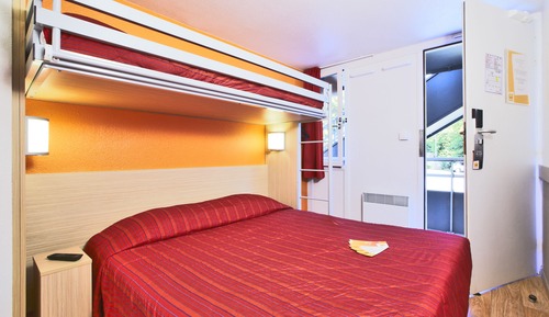 Chambre Standard, plusieurs lits (1 Double and 1 Single bed)