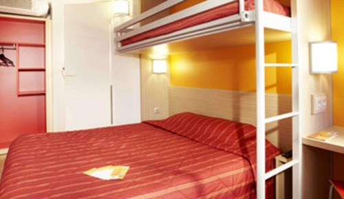 Chambre Standard, plusieurs lits (1 Double and 1 Single bed)