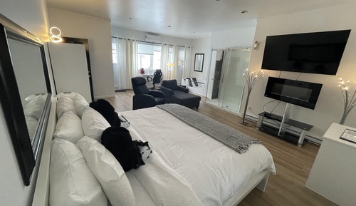 Suite Privée, 1 très grand lit, balcon, bain tourbillon, vue montagne