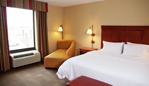 Chambre, 1 très grand lit, accessible aux personnes à mobilité réduite, non-fumeurs