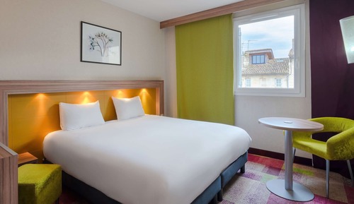 Chambre Standard, 1 lit double, accessible aux personnes à mobilité réduite