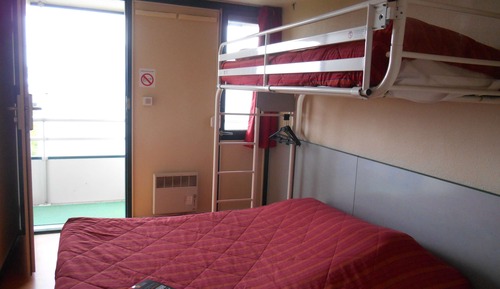 Chambre Standard, plusieurs lits (1 Double and 1 Single bed)