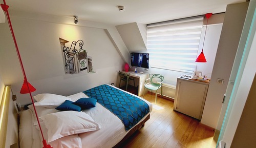 Chambre Standard, 1 grand lit, non-fumeurs, balcon