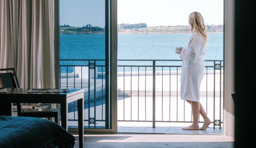 Chambre Supérieure, 1 très grand lit, balcon, vue mer