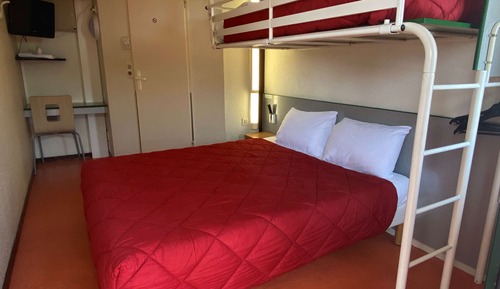 Chambre Standard, plusieurs lits (1 Double and 1 Single bed)