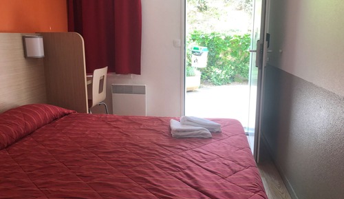 Chambre Standard, plusieurs lits (1 Double and 1 Single bed)