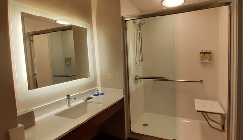 Chambre Standard, 2 grands lits, accessible aux personnes à mobilité réduite (Communications)