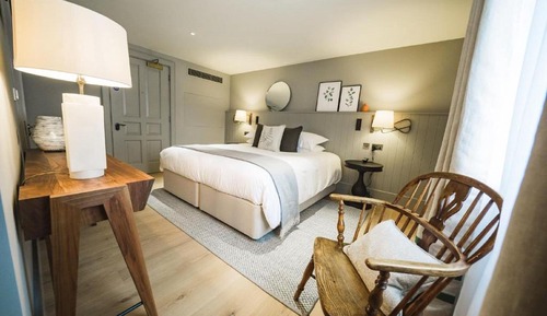 Chambre Classique, 1 très grand lit (Wellington Lodge)
