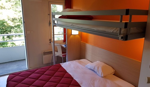 Chambre Standard, plusieurs lits (1 Double and 1 Single bed)