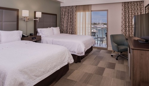 Chambre, 2 grands lits, non-fumeurs, vue marina (Shower Only)